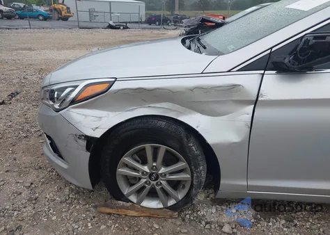 2017 Hyundai Sonata z USA, uszkodzony, nr VIN 5NPE24AF5HH524544